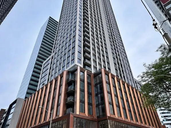 400 King St W, Toronto, ON