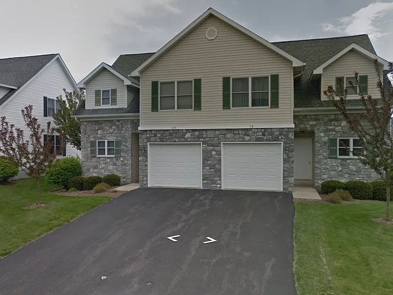 118 Washington Pl — Photo 1