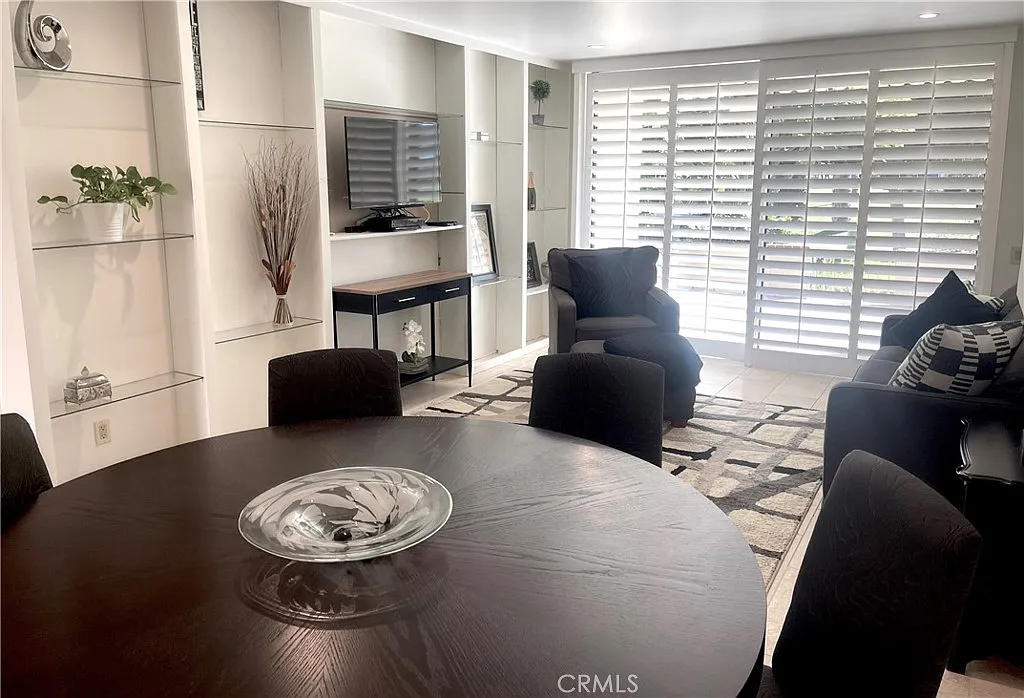1 bed, 1.5 bath, 854 sqft, $4,600 — Photo 3
