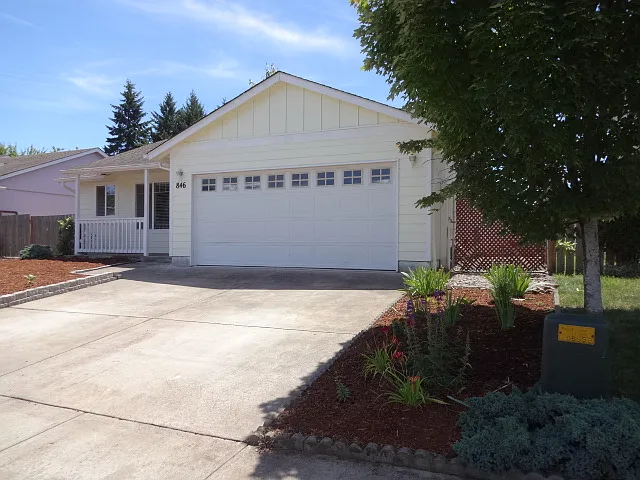 846 NW Riverbow Ave — Photo 3