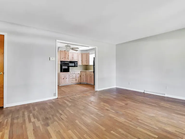725 Dale St — Photo 2