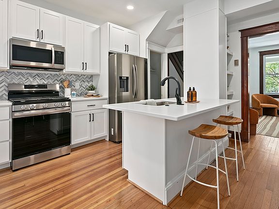 Gourmet Kitchen with island
