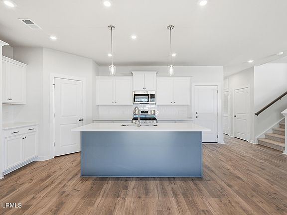 4th image of 447 Rifle Rd