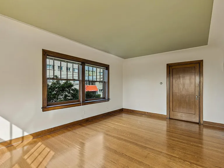 900 Queen Anne Apartments — Photo 12