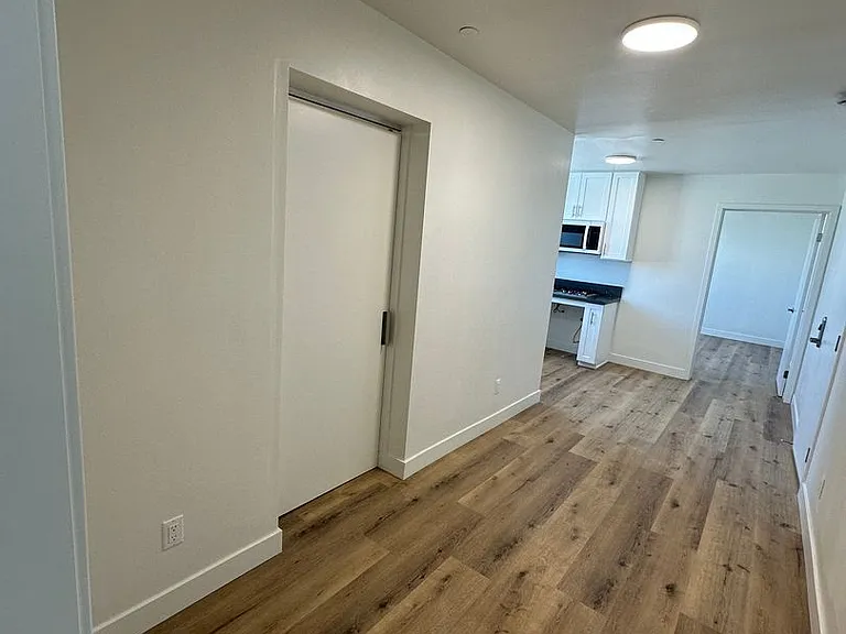 10914 S Main St #202 — Photo 7