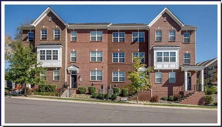 4 bed, 3.5 bath, 2049 sqft, $2,400 — Photo 2