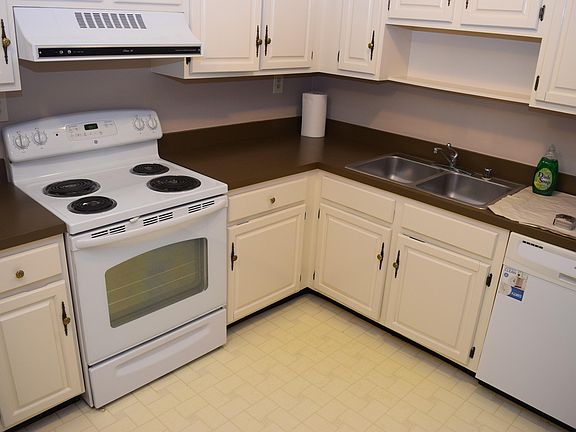 5th image of 3030 Breckenridge Ln #205-1