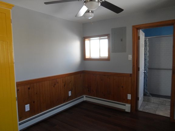 area for eat-in kitchen