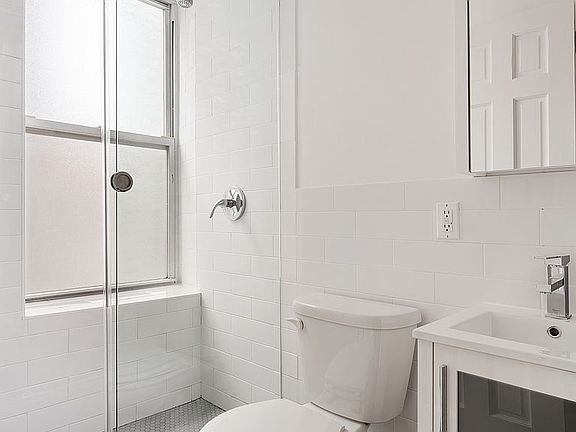 3rd image of 146 10th Ave #6