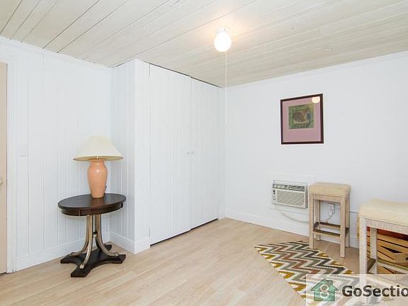 5th image of 938 33rd St #A