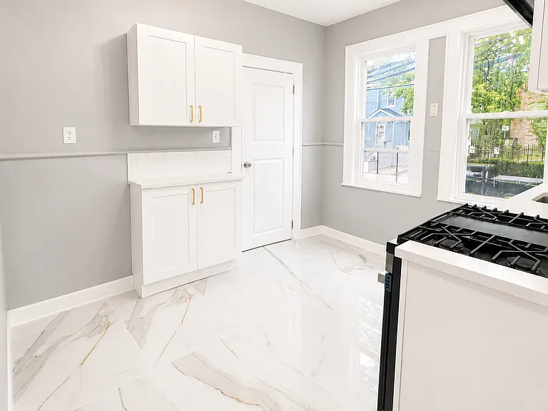 192 Mapes Ave #1 — Photo 4