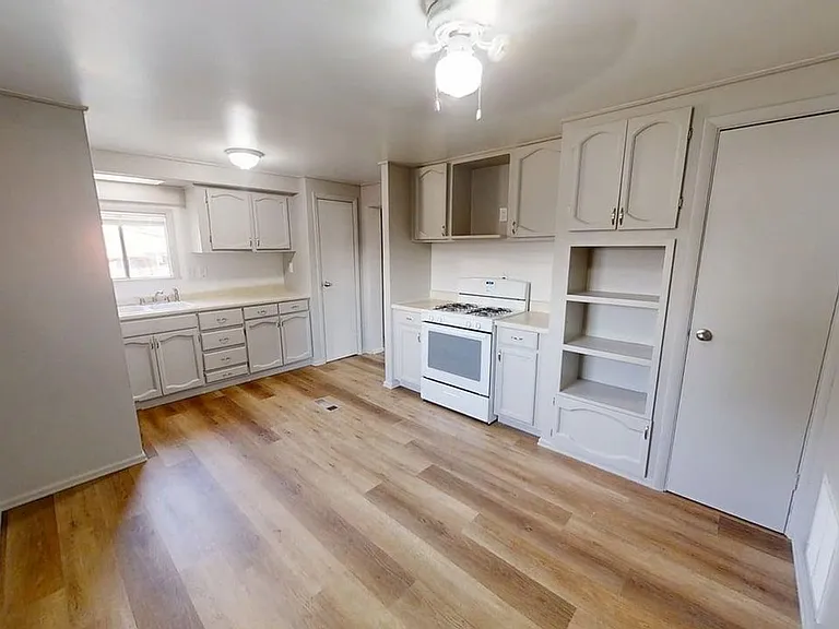 114 Linden Dr — Photo 9