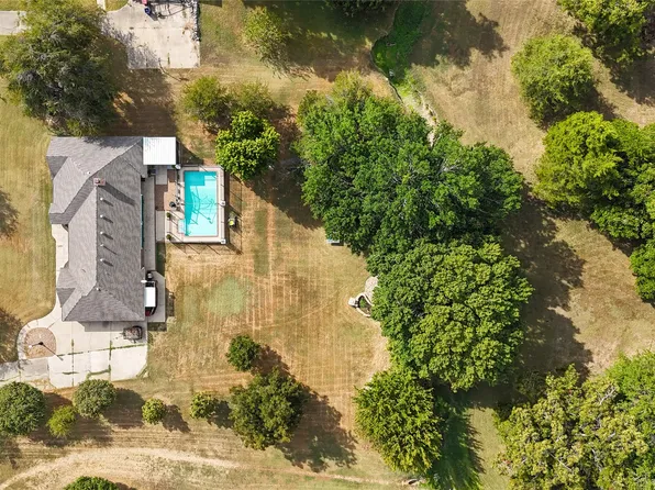 1315 Red Oak Cir, Farmersville, TX 75442
