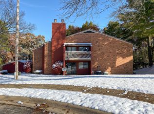 5734 N Autumn Ridge Ct APT A, Peoria, IL 61615