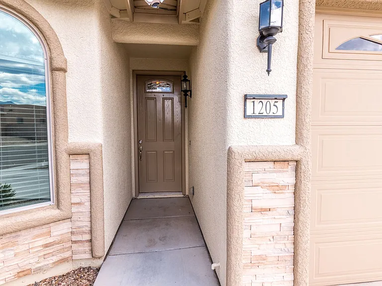 1205 Barnes Dr — Photo 2