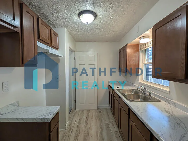 1821 Wabash Ave — Photo 6
