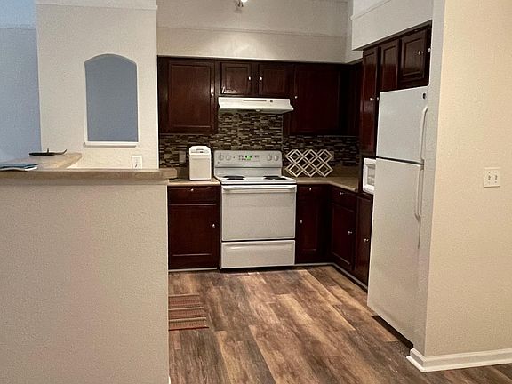 2nd image of 2801 Chancellorsville Dr #104
