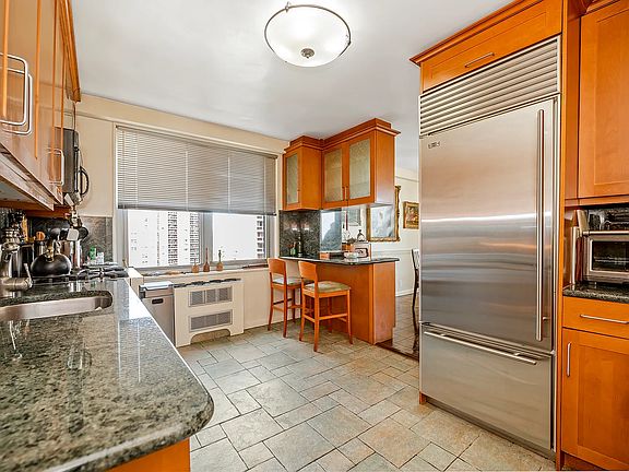5th image of 70-25 Yellowstone Blvd #15C