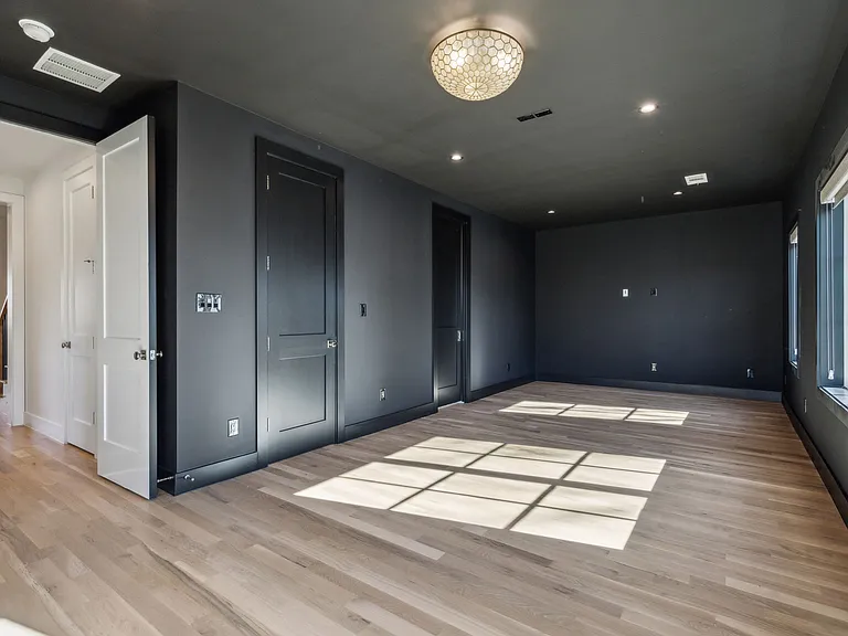 5800 Goodwin Ave — Photo 46