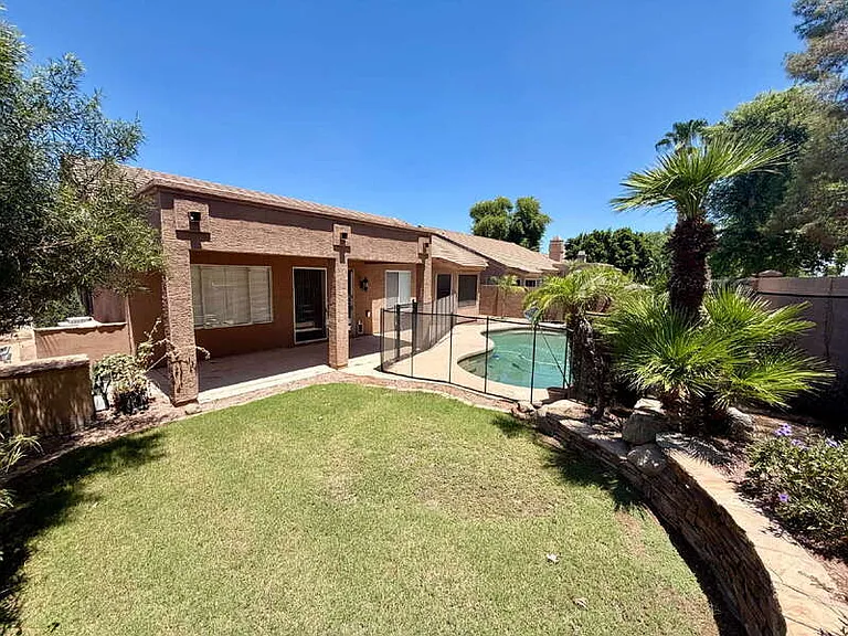 885 W Aloe Pl — Photo 22