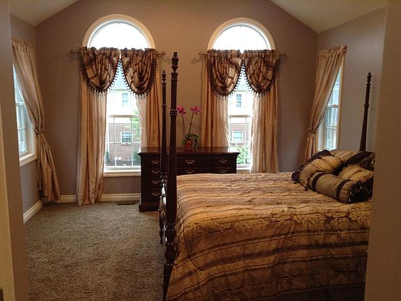 2nd image of 1592 Peninsula Ct