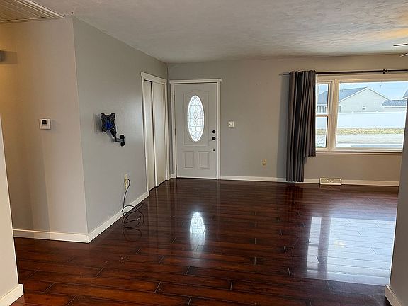 3rd image of 335 W Woodland Ln