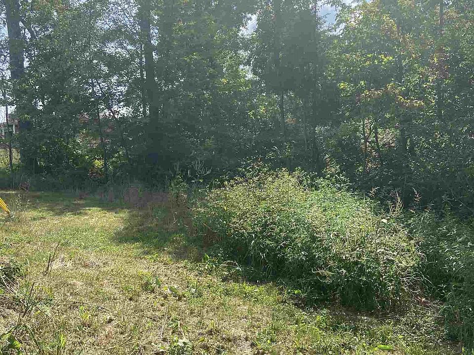 2nd image of 8831 Evergreen Dr