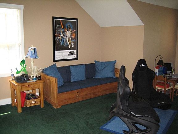 boys bedroom sitting area