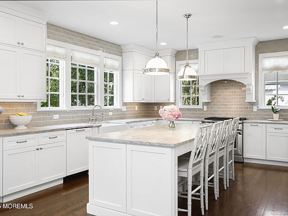 3rd image of 63 Bingham Avenue