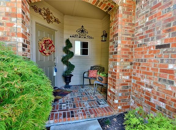 2nd image of 6924 Prairie Dawn Ln