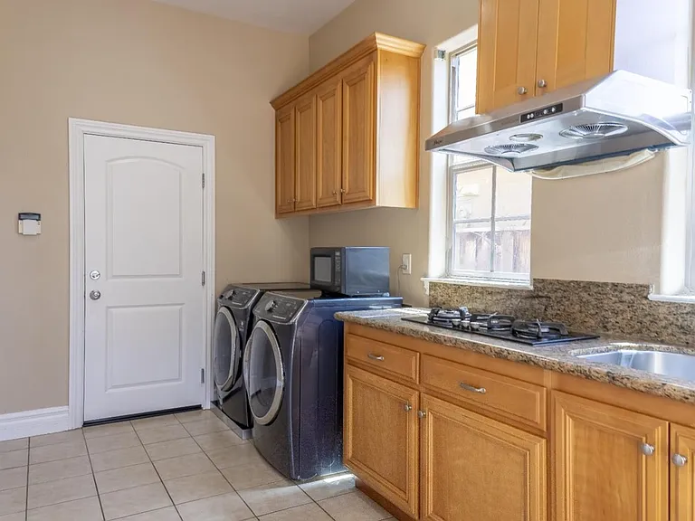 1101 Macias Ln — Photo 12