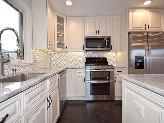 4th image of 682 Coral Ave