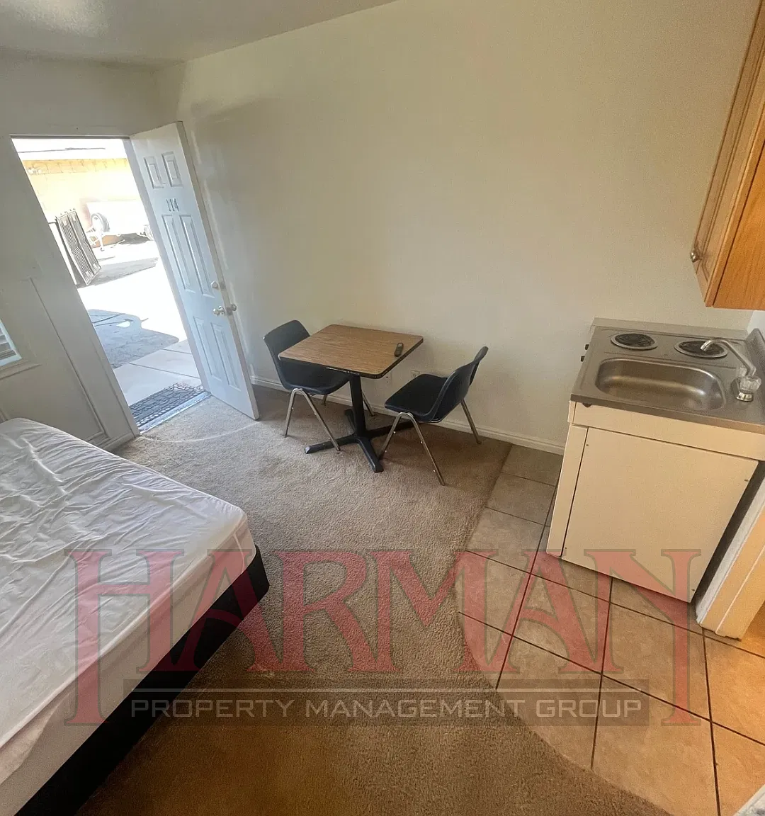 Hillcrest Studios - 105 — Photo 2