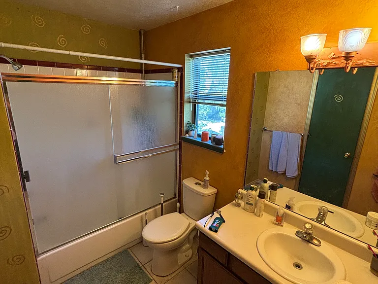 1212 Redwood Ave — Photo 6