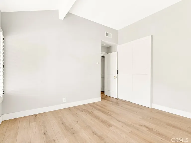 114 Corsica Dr — Photo 12