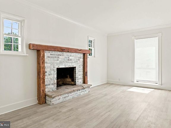 4th image of 471 Elmwood Rd N
