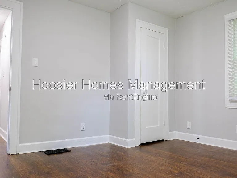 2035 E 43rd St — Photo 17