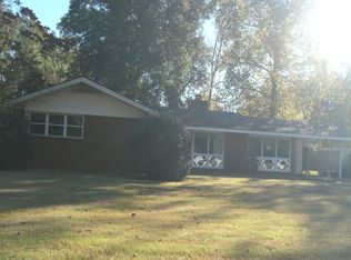 610 N Howell St, Selma, NC 27576