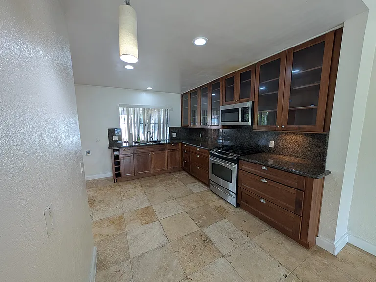 1094 Stillwell Ave — Photo 8