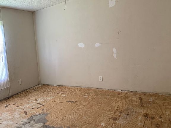 4th image of 126 Salem St