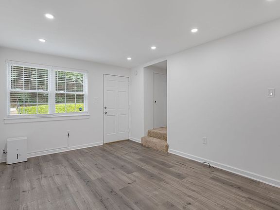 4th image of 31 Faris Cir