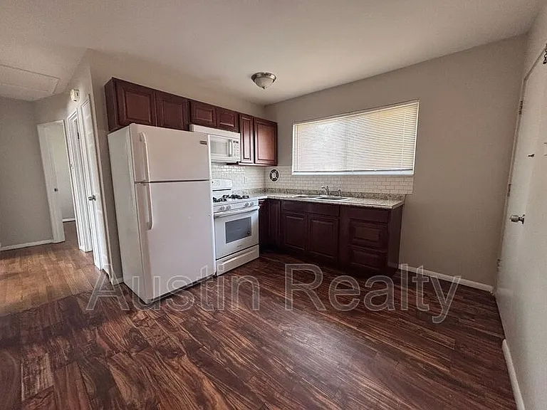 8634 Burton Ave #B — Photo 3