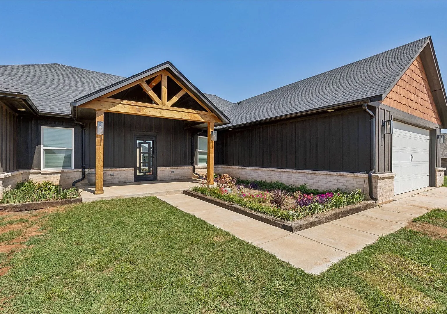 4930 Meadow Dr — Photo 1