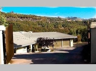 9450 Circle R Dr, Escondido, CA 92026