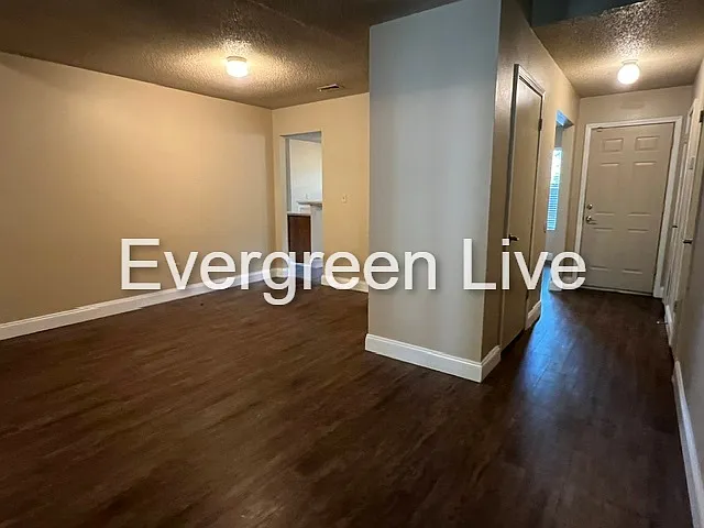 202 Barrow Ct — Photo 4