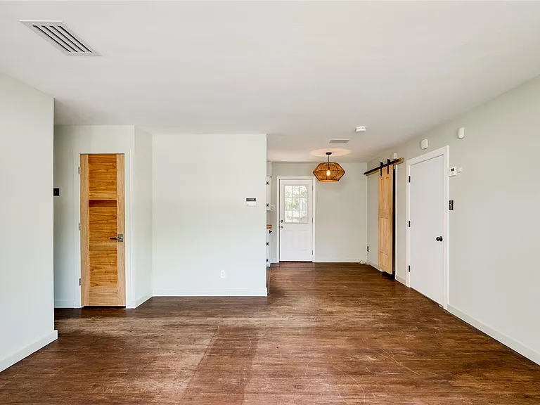 1707 Overhill Dr — Photo 5