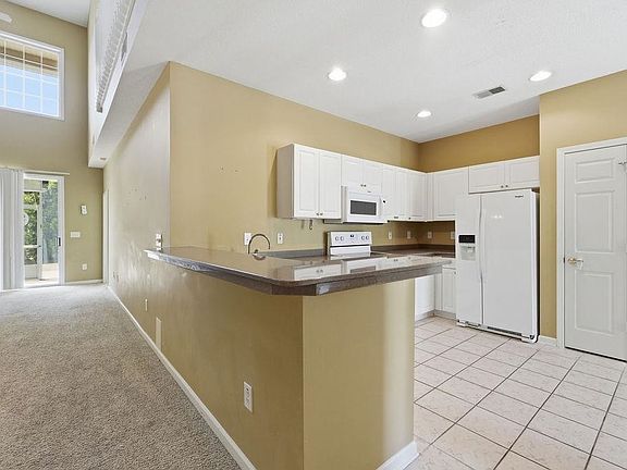 3rd image of 4424 Montrose Ln. #C