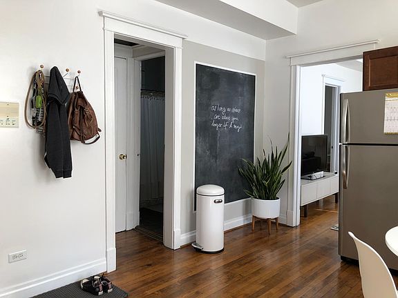 4th image of 1217 N Washtenaw Ave
