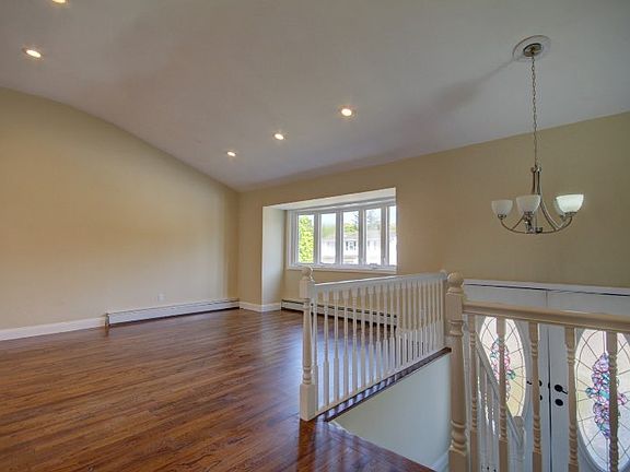 3rd image of 272 Cameo Ct