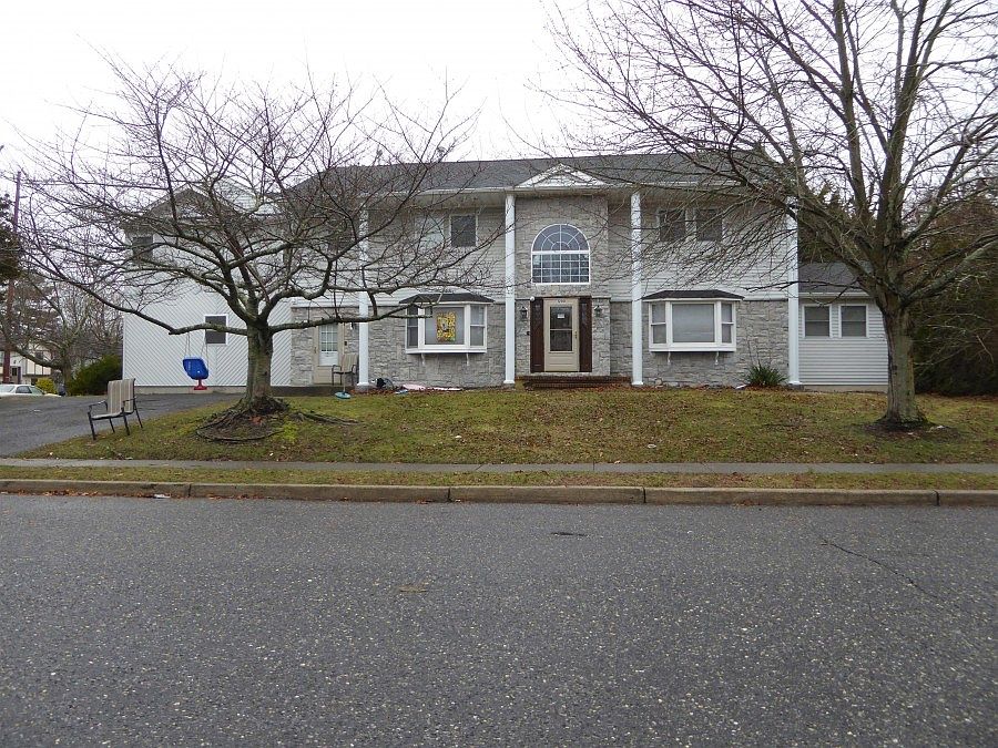 1st image of 1200 Cecil Ct